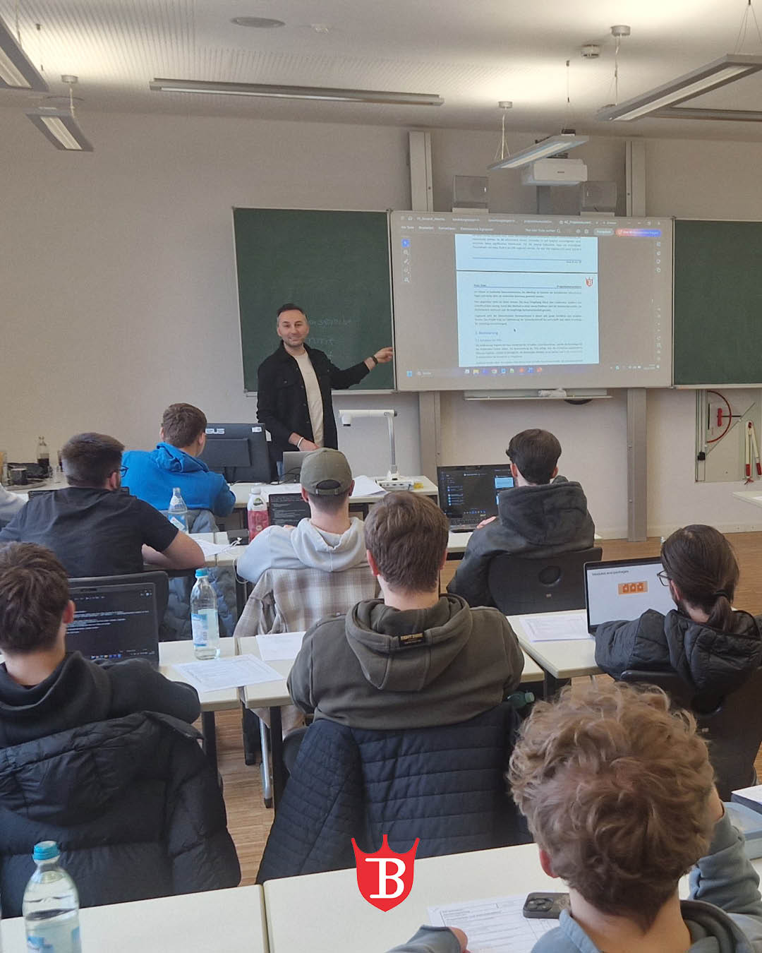 💡 Profi-Tipps für die Abschlussprüfung – Hakan Aksoy zu Gast in der Berufsschule Lauingen! 👨‍🏫💡