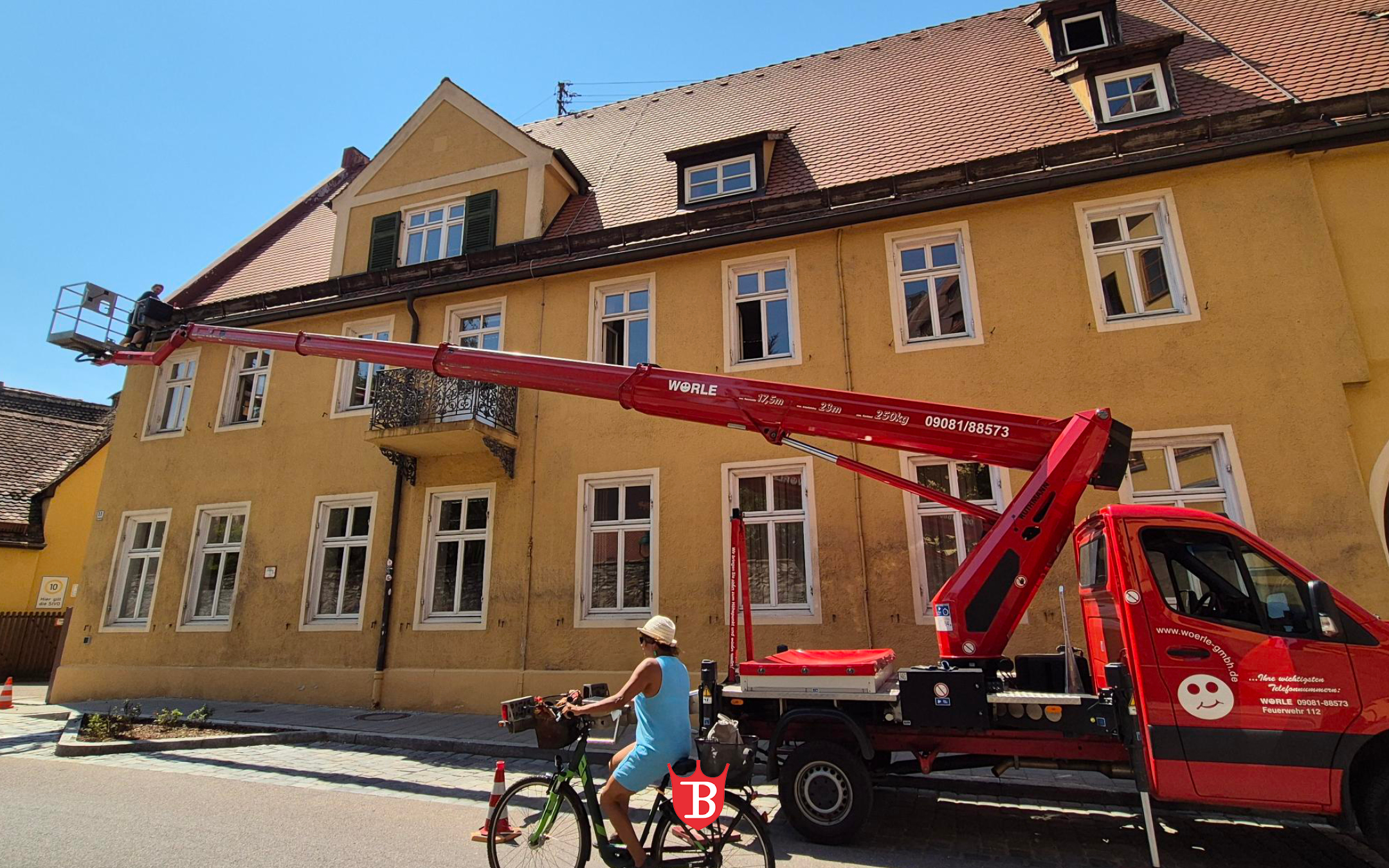 🏡 Zwischen Tradition, Geschichte und Natur gehört auch die Pflege unseres historischen Firmengebäudes 🏡